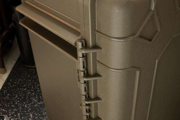 Riffster - Condition 1 case hinge