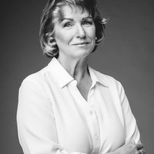 Riffster - Portrait photography woman author in black and white