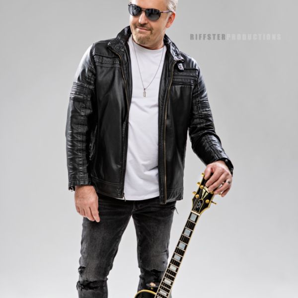 Riffster - Portrait photography of guitar player