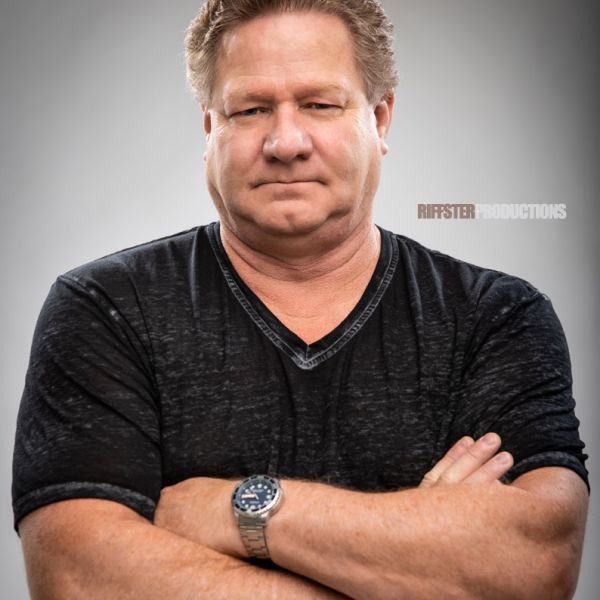 Riffster - headshot photography man on gray background