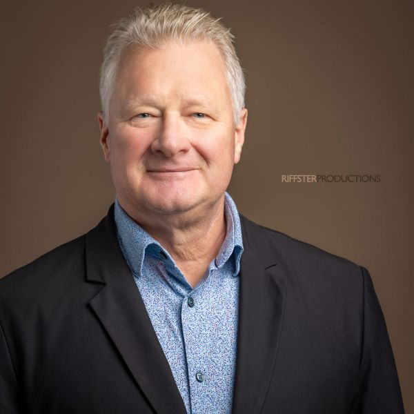 Riffster - headshot photography corporate headshot of a man